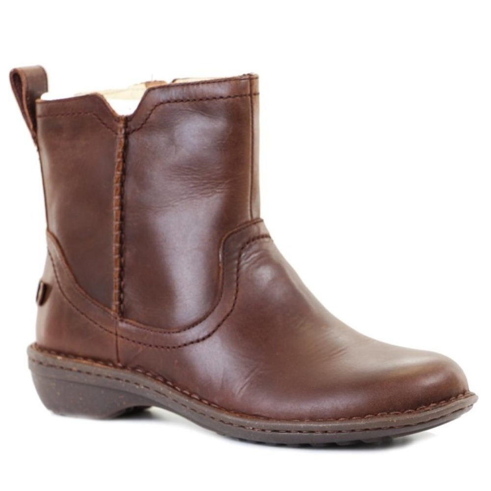 UGG Neevah Boot